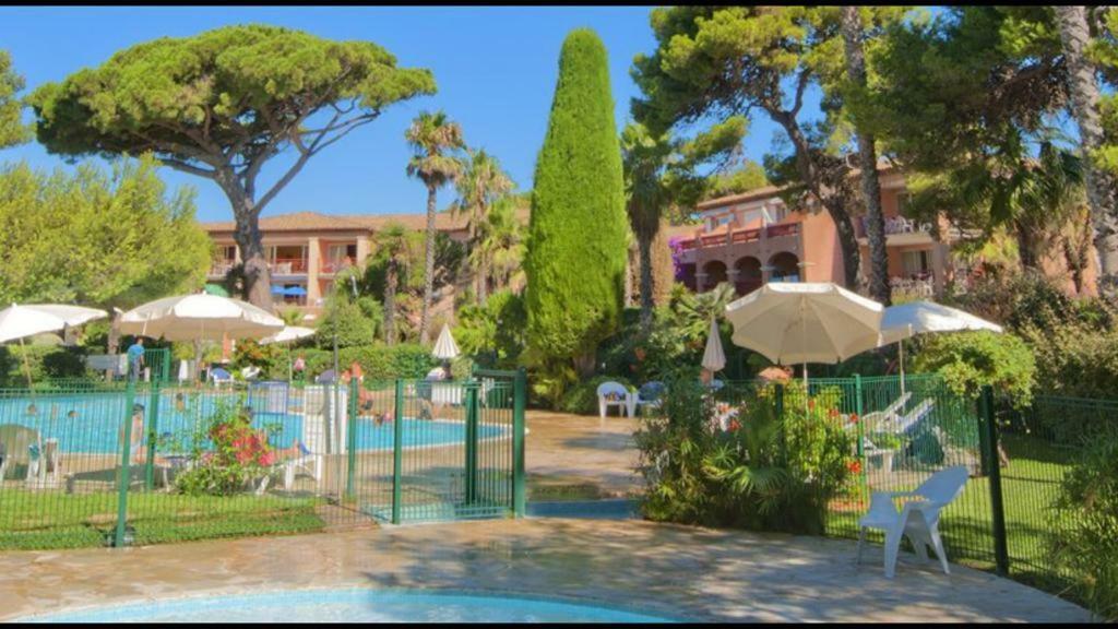 Entre Mer Et Piscine Hyères Exteriör bild